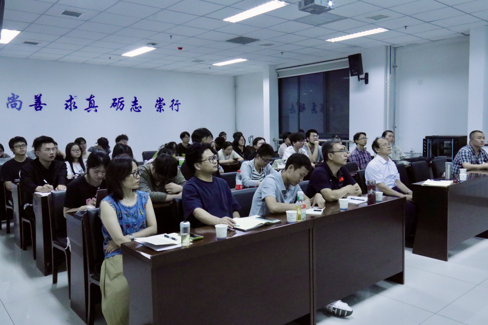 55ad8381cb56860e430485aadeb6983